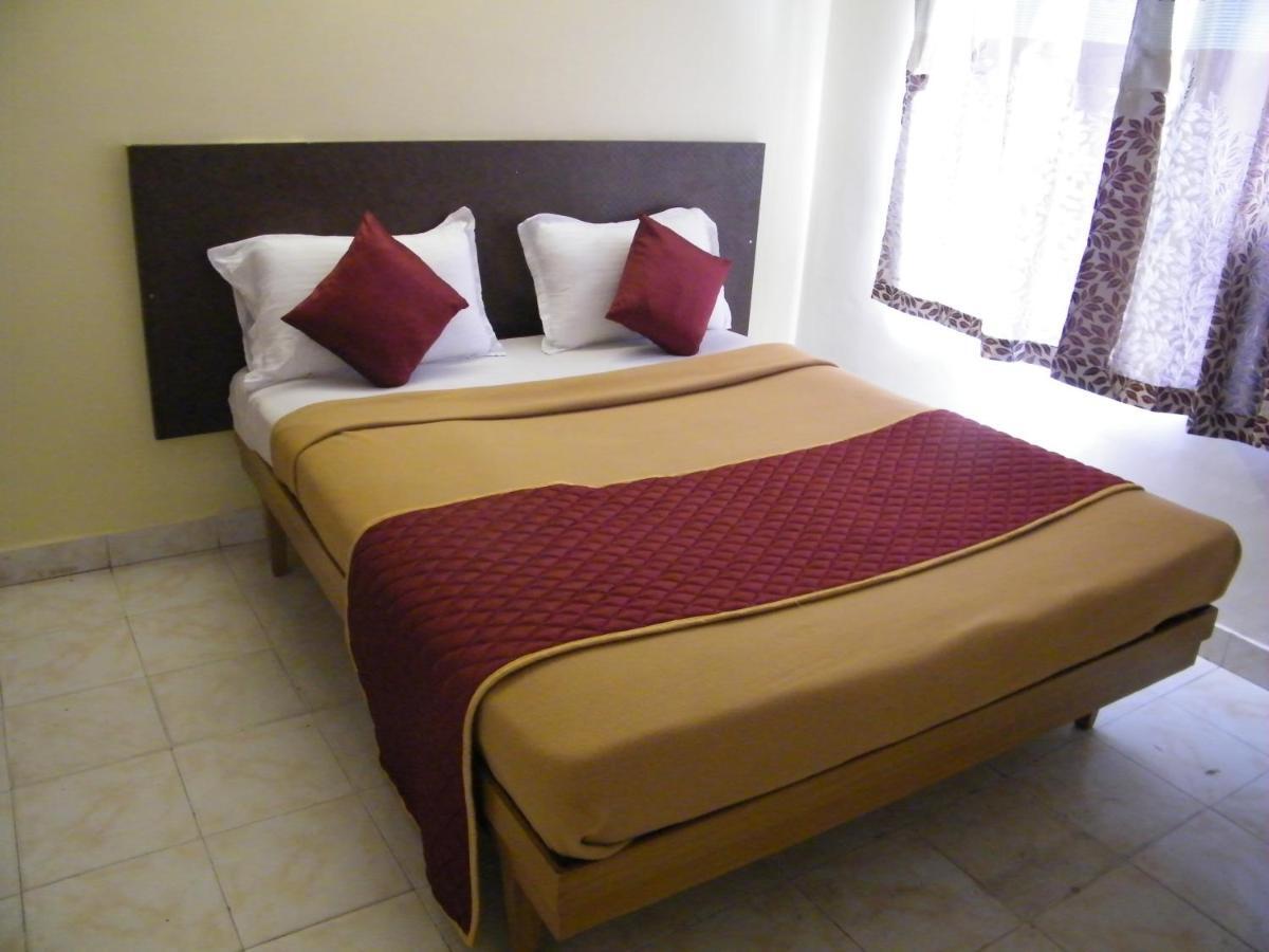 The White House Residency Hotel Chennai Exterior photo