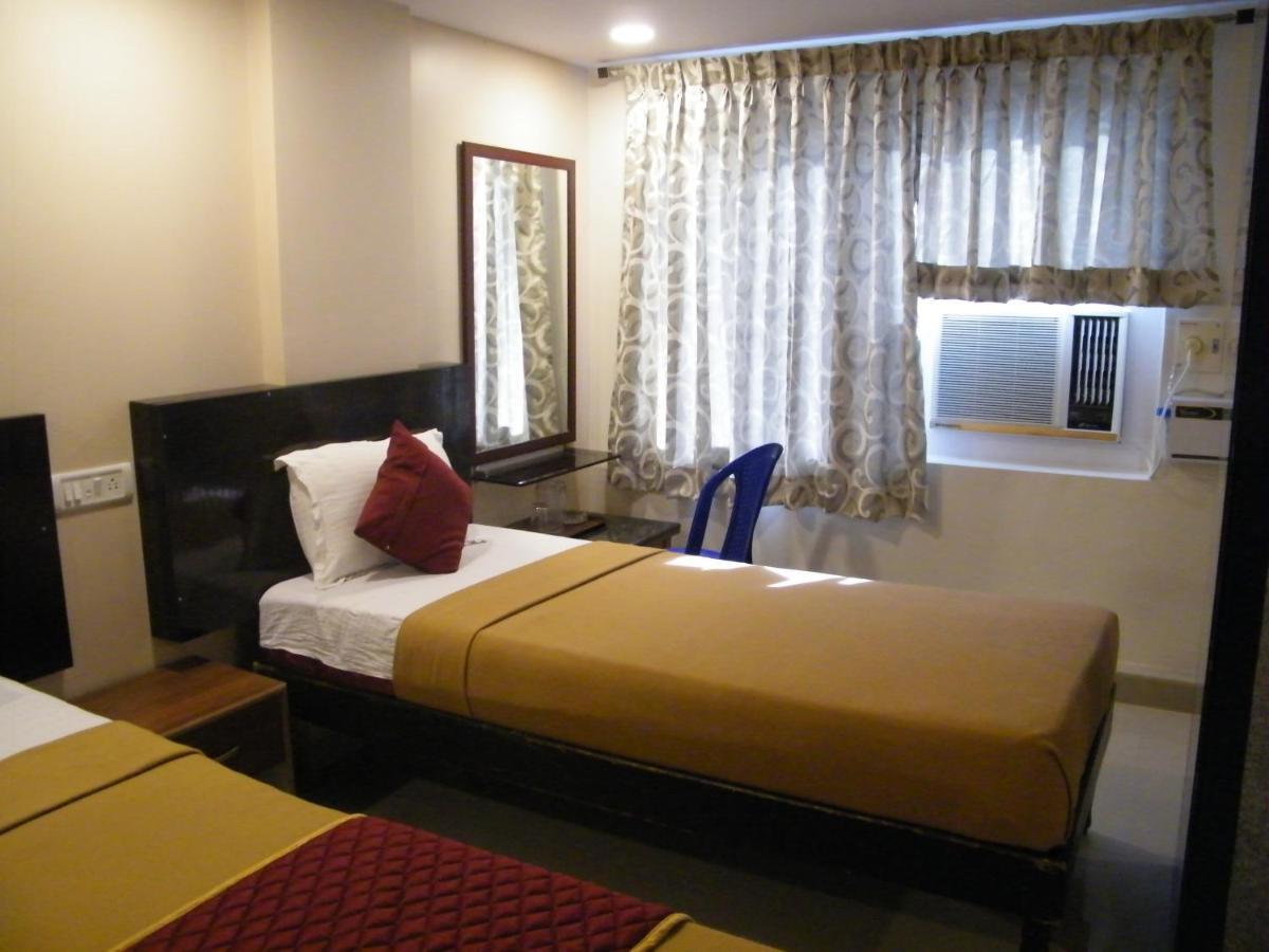 The White House Residency Hotel Chennai Exterior photo
